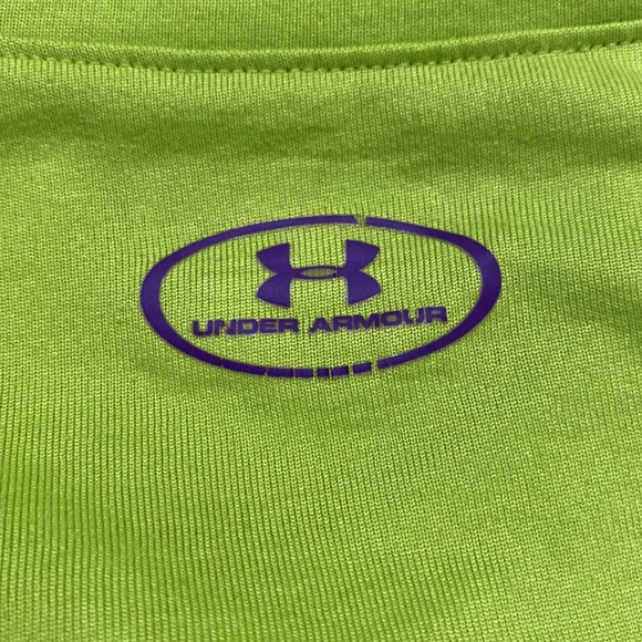 Under Armour | Girls Youth V Neck Tee - Size Medium - Picture 5 of 5